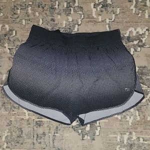 Athletic shorts with lining